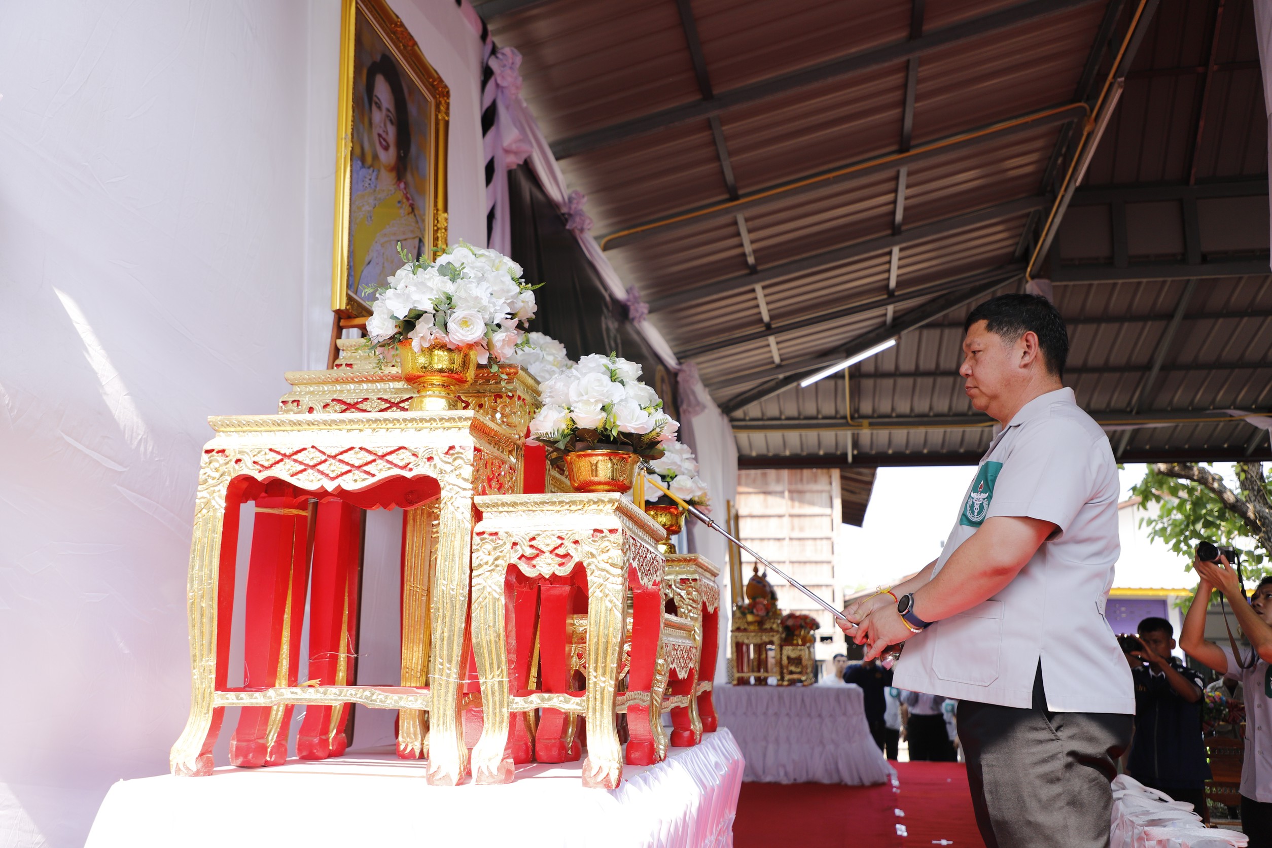 title - วันที่ 22 เมษายน 2569 นายประเสริฐ กาญจนเกียรติกุล ปฏิรูปที่ดินจังหวัดบุรีรัมย์ มอบหมายให้นางนวลละออง ชูมาตย์ ผู้อำนวยการกลุ่มยุทธศาสตร์และการปฏิรูปที่ดิน พร้อมเจ้าหน้าที่ ส.ป.ก.บุรีรัมย์ ร่วมงานหน่วยแพทย์เคลื่อนที่ (พอ.สว.) และโครงการ 